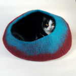 maroonandtealwoolcatbed